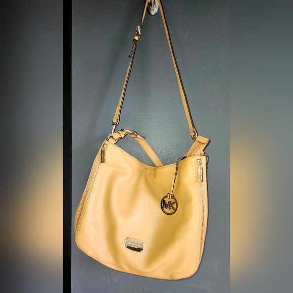 Michael Kors convertible bag - Picture 2 of 9